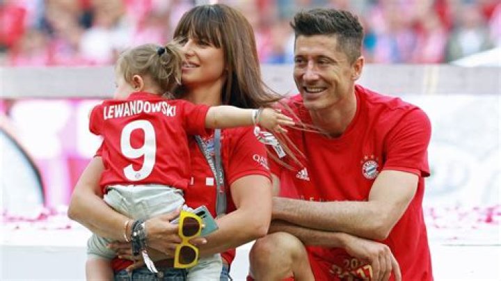 
Anna Lewandowska Net Worth: How Rich Is Robert Lewandowski’s Wife? 