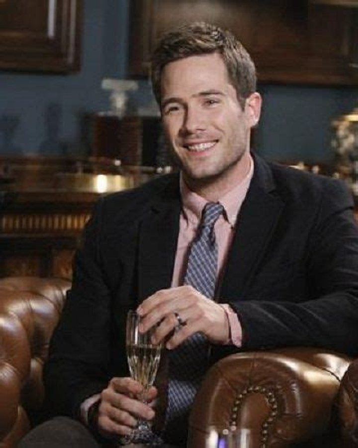 ‘Brothers & Sisters’ Luke Macfarlane, on being gay! His relationship with Wentworth Miller is a pretty exciting one. Know About It