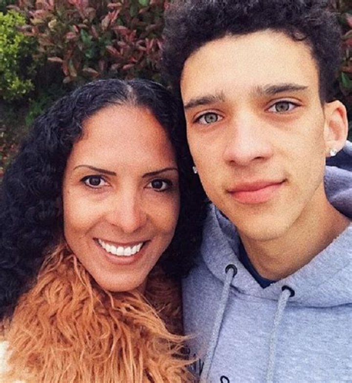 Elliot Crawford - Age, Family, Bio