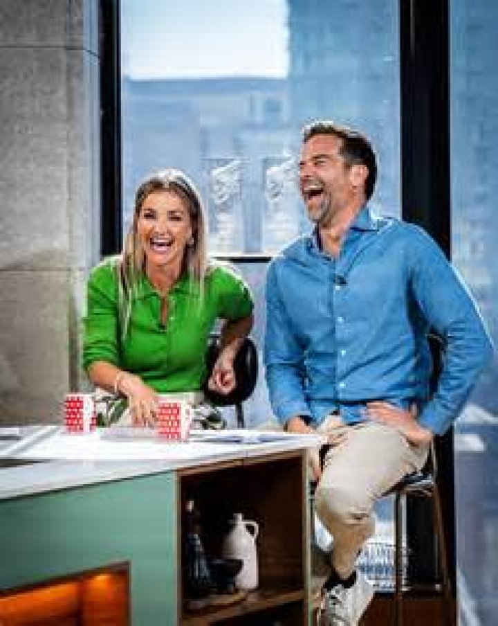 
Is Helen Skelton Gay? Age, Height, Net Worth 