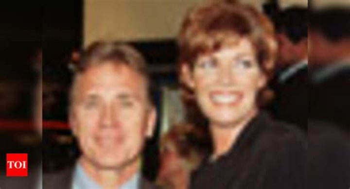 Is Kelly Mcgillis lesbian?