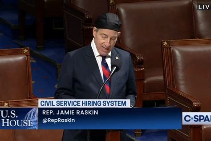 
Jamie Raskin Wearing Hair Mask, Is He Going Bald? 