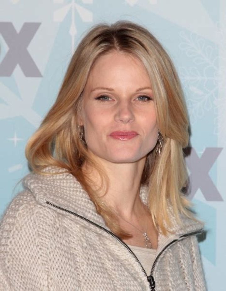 Joelle Carter Bio (Wiki) 