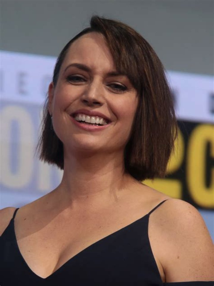 Julie Ann Emery - Age, Family, Bio