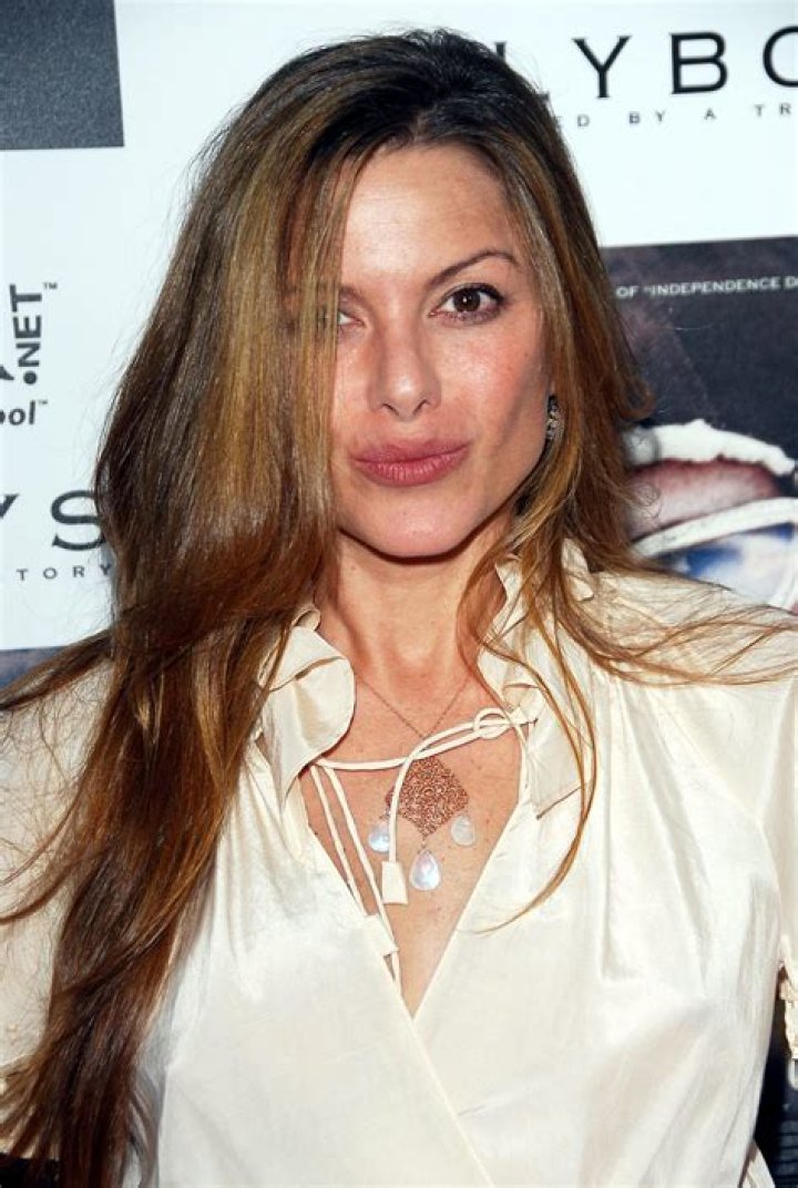 Kari Wuhrer Bio (Wiki) 