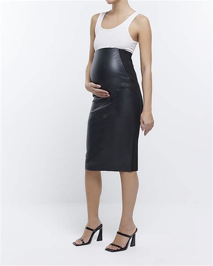 Kim Kardashian wears a leather maternity skirt: unfortunate & unflattering?