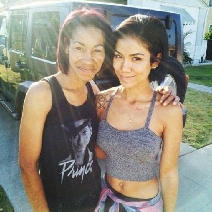 Leslie Burrell - Age, Family, Bio