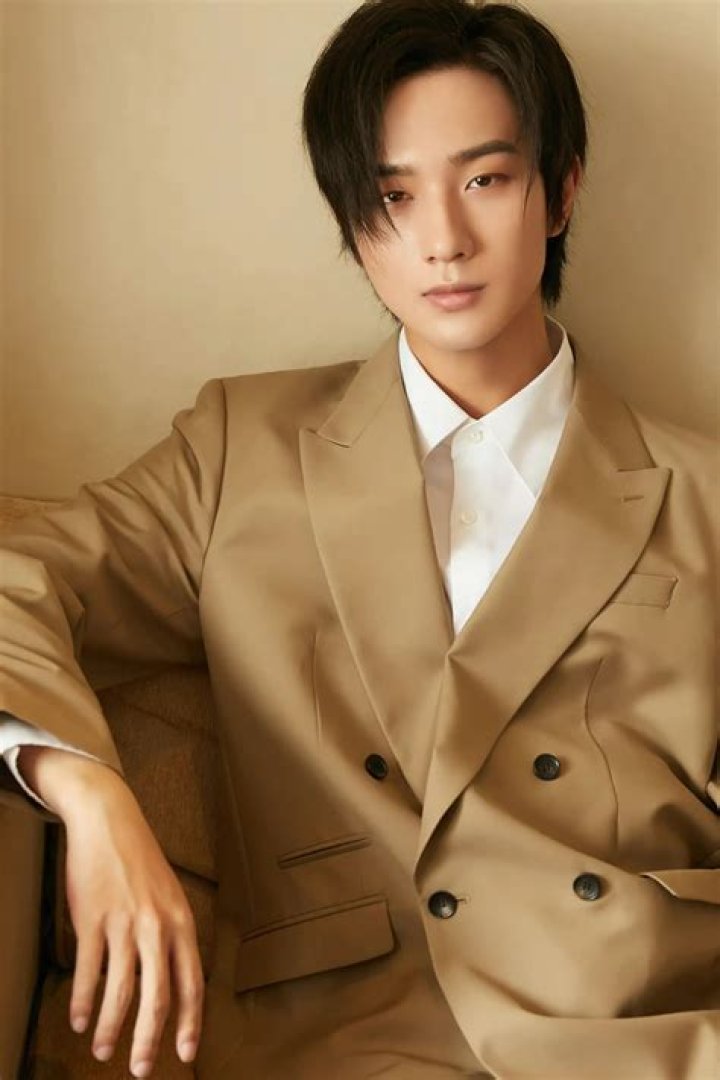 
Li Hongyi Height, Weight, Net Worth, Age, Birthday, Wikipedia, Who, Instagram, Biography 