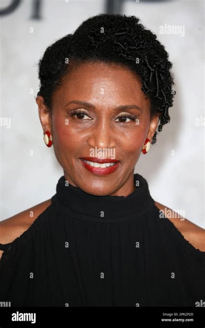 Maxine Cunliffe Bio (Wiki) 