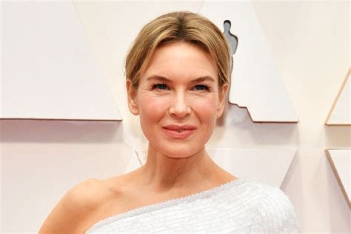 Renee Zellweger makes people wear hospital booties at her house