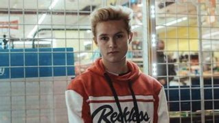 Simon Britton - Age, Family, Bio