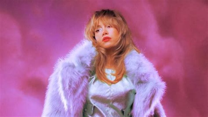 Suki Waterhouse Bio (Wiki) 