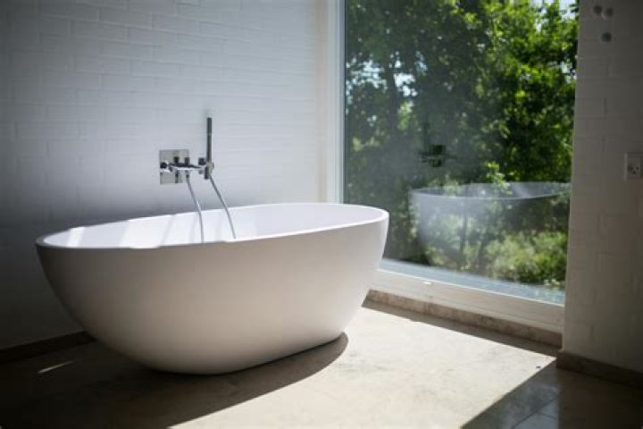 What is a garden tub bath?